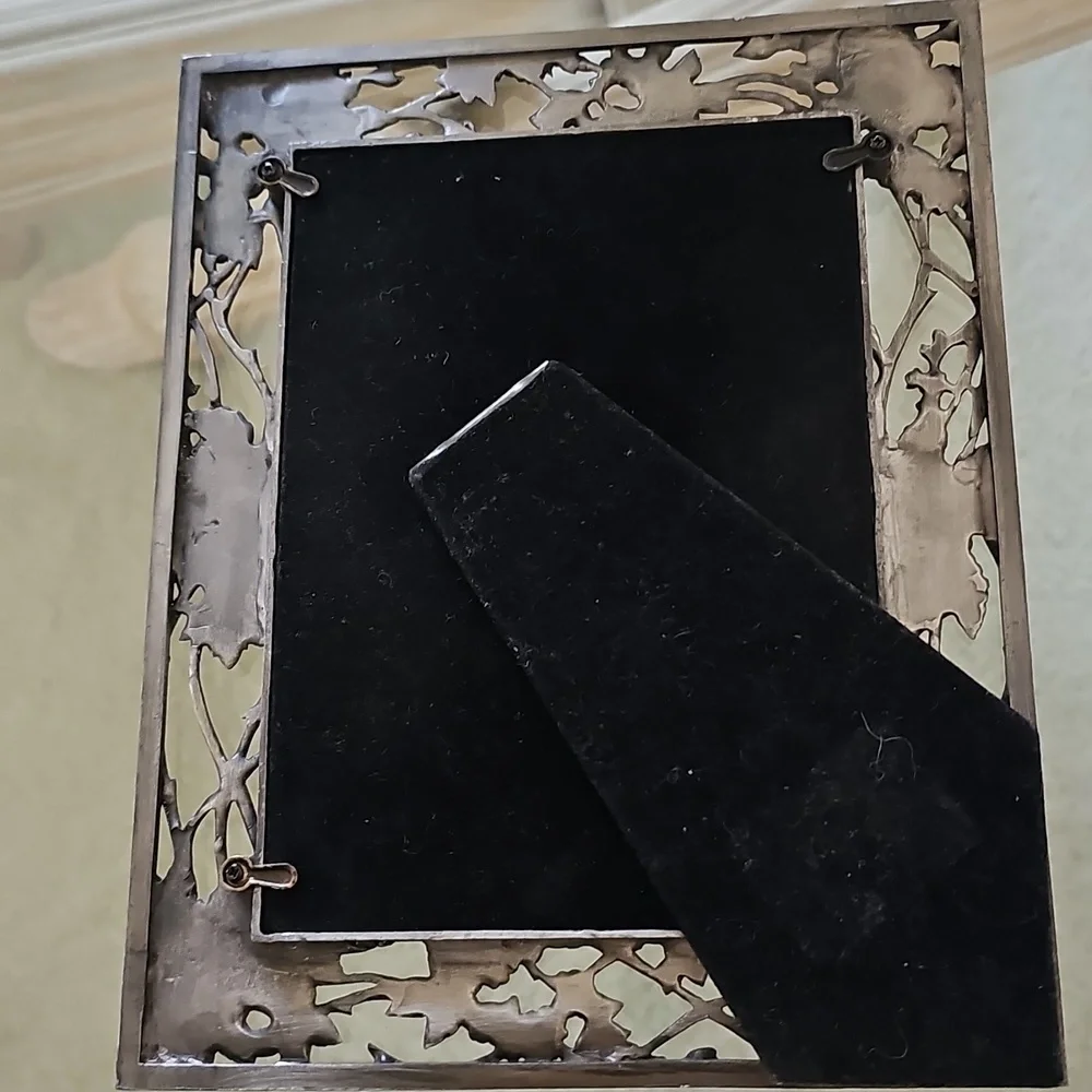 Beautiful Vintage Metal Flowers Picture Frame